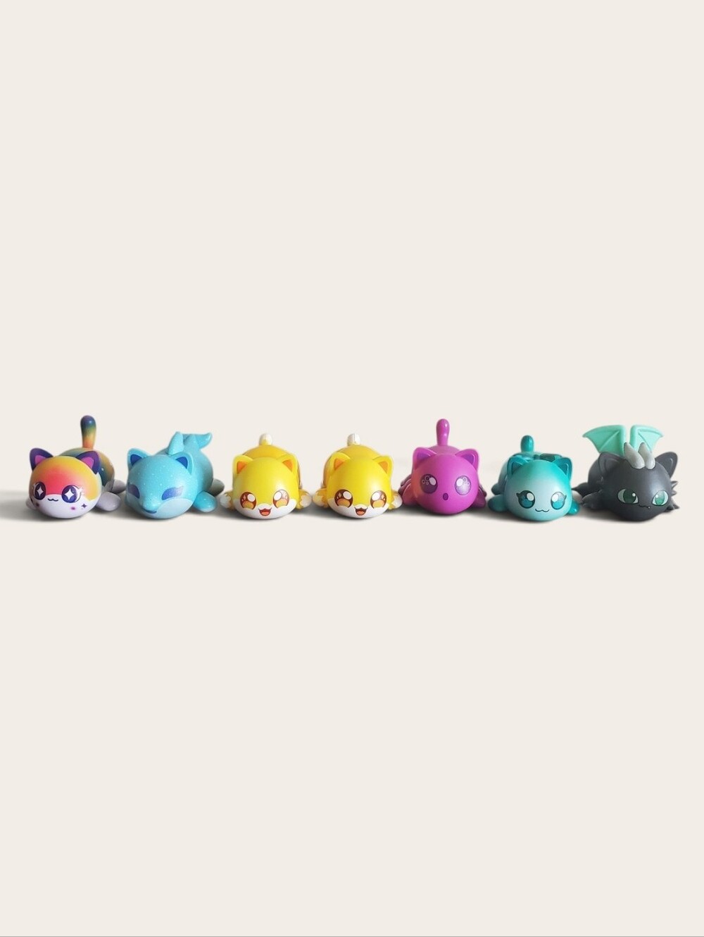 Aphmau MeeMeows Mystery Vinyl Mini Figures Lot of 7 Elemental Glow Series - Picture 1 of 14